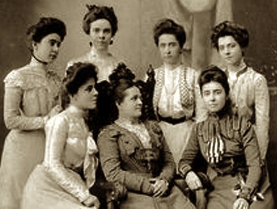 Mary Mehegan Hill (seated in chair), devout Catholic and wife of railroad tycoon James J. Hill, poses with her daughters. The Hill women were key financial supporters of the Cathedral of St. Paul around the time of its completion in 1915 and after. Courtesy Cathedral of St. Paul