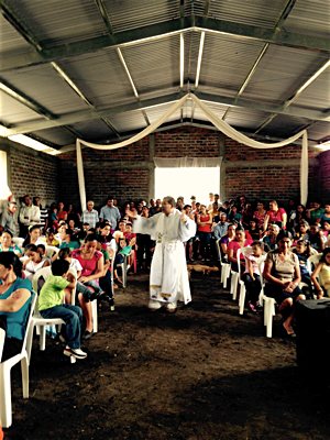 Father Eliar Pineda gives a homily in August 2015  at Nuestra Senora de los Angeles, the sister parish of St. Edward in Bloomington, in Jinotega, Nicaragua. Courtesy Sue Kellett