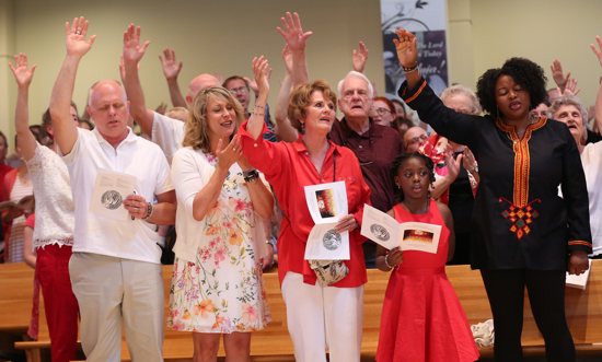 People praise at the Archdiocesan synod opening Mass
