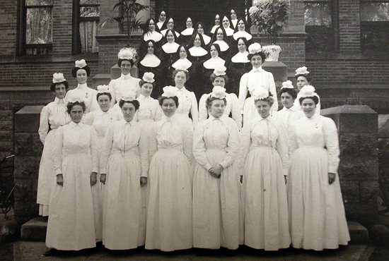 The original St. Joseph’s Hospital opened in 1854 in downtown St. Paul at the site where the modern hospital stands today. The original building was torn down and replaced in 1890 and then significantly renovated over the years.