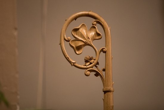 Bishop Williams’ crosier contains a shamrock representing the Trinity and a single rose representing the Latino people.