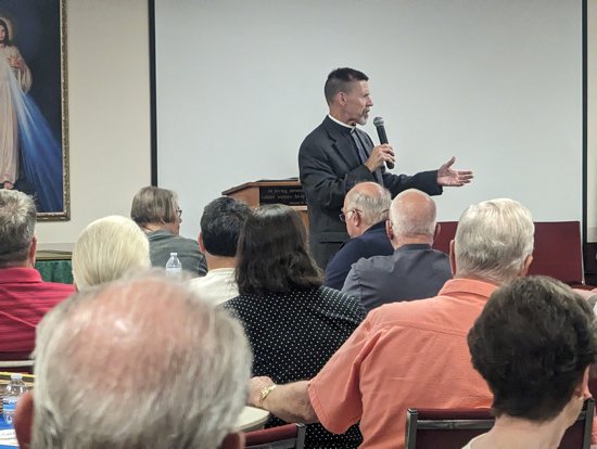 Deacon Joseph Michalak, director of the Office of Synod Evangelization, discusses sharing Christ’s love with others through parish-based small groups Aug. 28 at Mary, Mother of the Church in Burnsville.