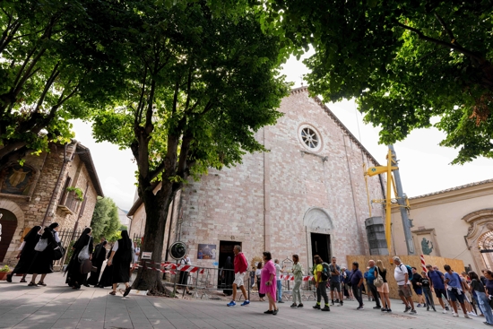 Pilgrims line up outside the Shrine of the Renunciation in Assisi, Italy, Aug. 21, 2025. The shrine, part of the Church of St. Mary Major complex, houses the tomb of Blessed Carlo Acutis, who will be canonized Sept. 7 at the Vatican by Pope Leo XIV.