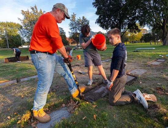 Business leaders, SJV men team up to do grave maintenance at Resurrection Cemetery