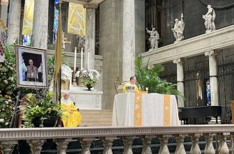 Basilica pastor Father Daniel Griffith celebrated a Mass of Thanksgiving May 14 and Father Joseph Gillespie concelebrated, to welcome Pope Leo XIV as the 267th pope. REBECCA OMASTIAK | THE CATHOLIC SPIRIT
