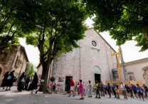 Pilgrims line up outside the Shrine of the Renunciation in Assisi, Italy, Aug. 21, 2025. The shrine, part of the Church of St. Mary Major complex, houses the tomb of Blessed Carlo Acutis, who will be canonized Sept. 7 at the Vatican by Pope Leo XIV.